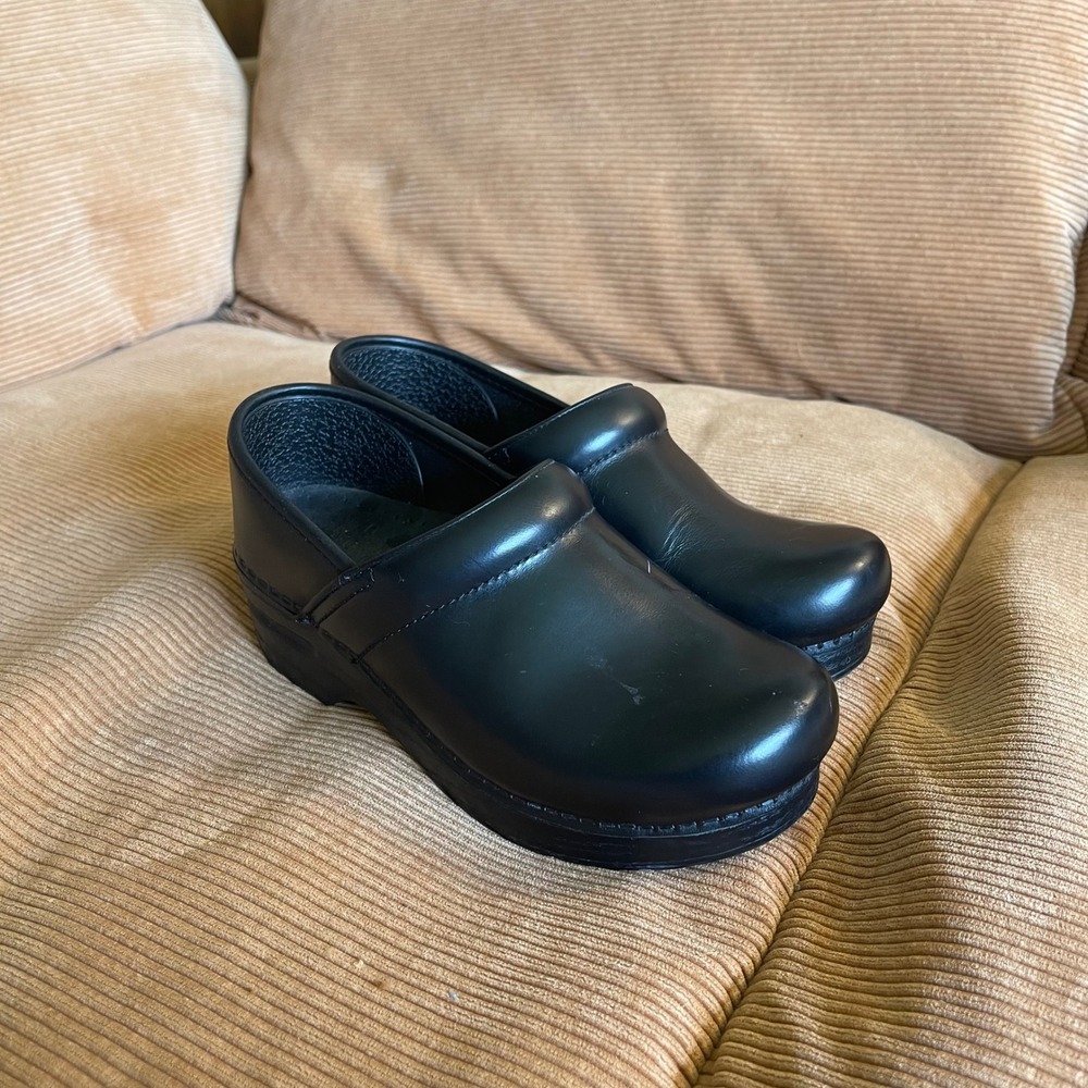Dansko Women 35/5 Black Leather Professional Slip On Clogs Nurse Work